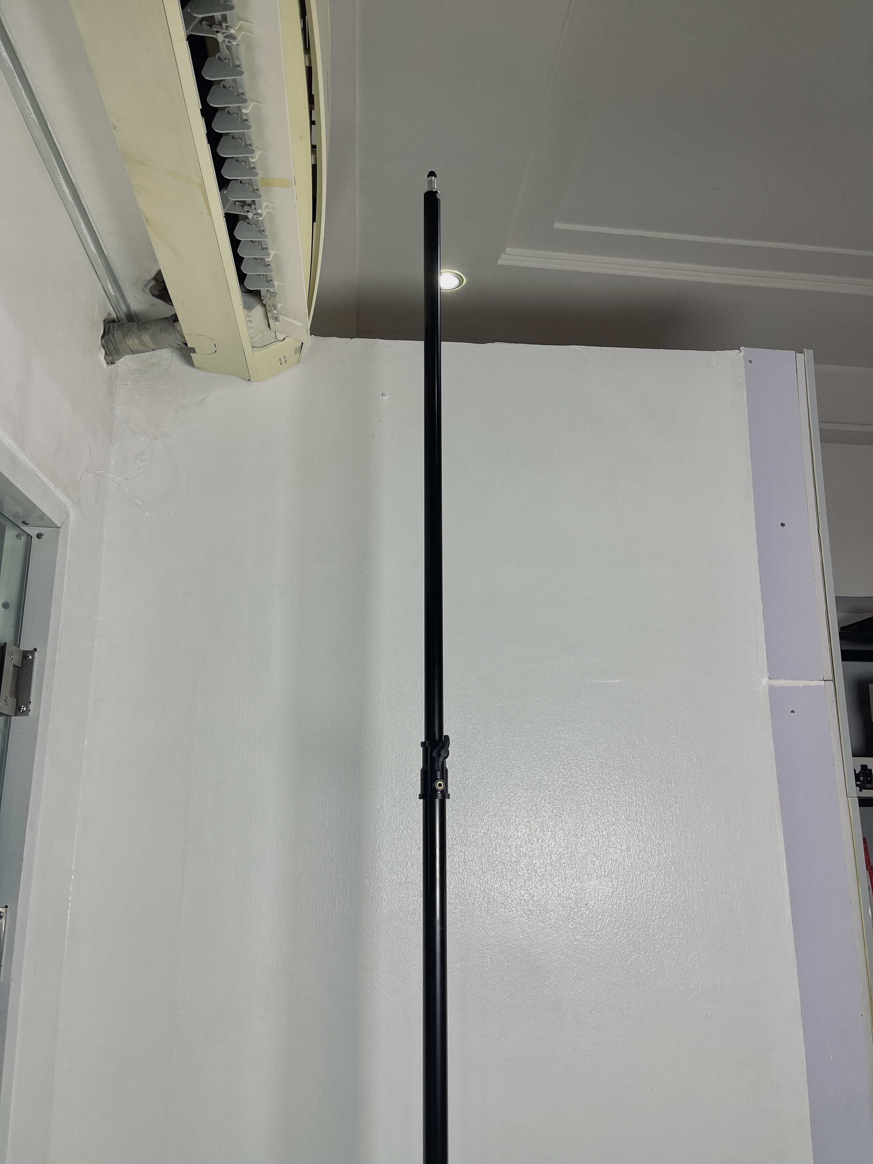 STILL THUGGIN IT varsity Jacket - white